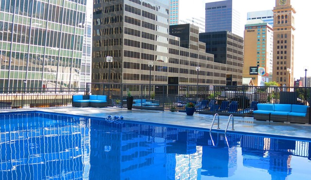 STUDIO 13 AMAZING VIEWS, KING-SIZE BED, POOL, GYM, GREAT LOCATION