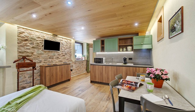 Studio 'Mes Anges Perloz' with Mountain View, Private Terrace and Wi-Fi