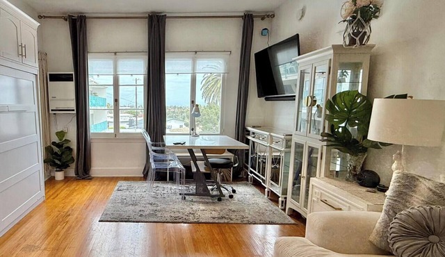 Studio Suite Beachside! Parking. Laundry! Bay View