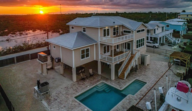 Stunning 4 Bedroom 5.5 Bath pool home with Sunset Views!