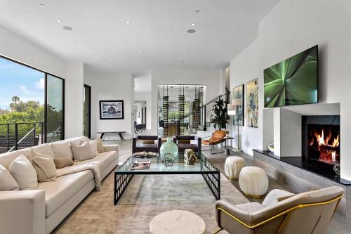 Stunning 5BR Tree House Modern Estate