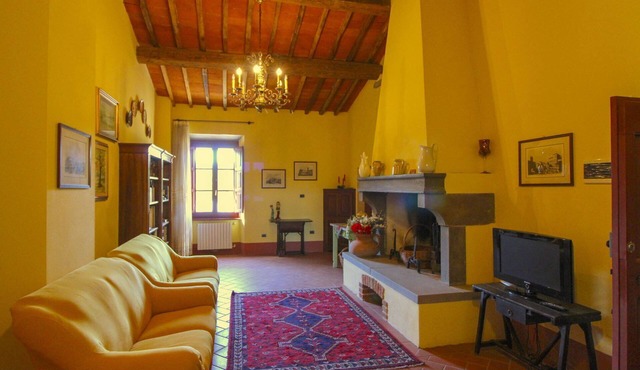Stunning private villa for 10 guests with A/C, WIFI, private pool, TV and veranda, close to Cort.