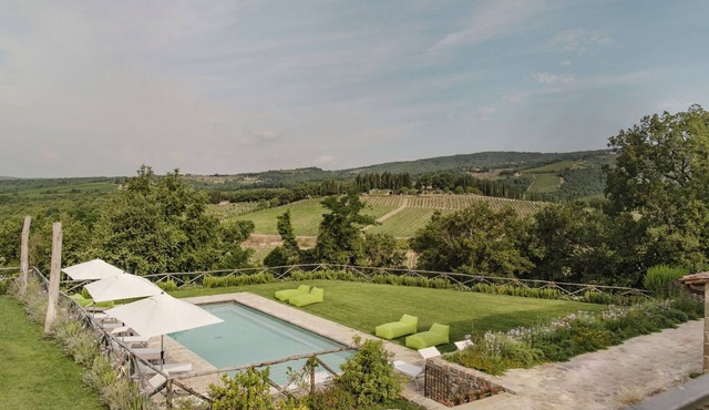 Stunning private villa for 12 people with WIFI, private pool, A/C, close to Greve In Chianti