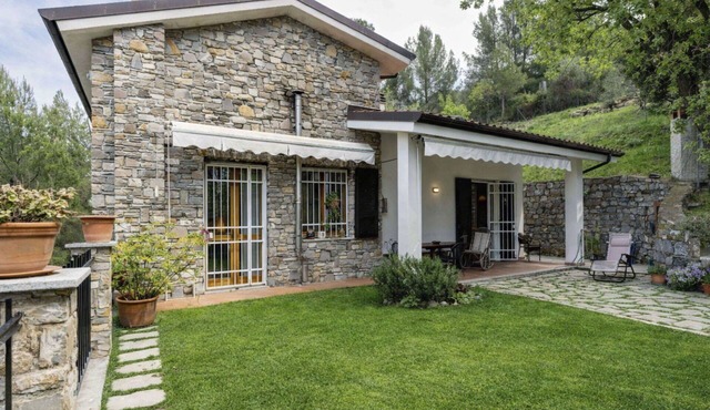 Stunning private villa for 5 guests with WIFI, patio, pets allowed and panoramic view