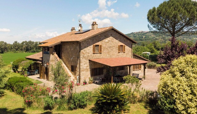Stunning private villa for 8 people with private pool, WIFI, A/C, patio and pets allowed