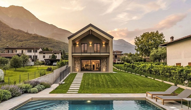 Stunning private villa with WIFI, A/C, private pool, TV, terrace, pets allowed and panoramic view
