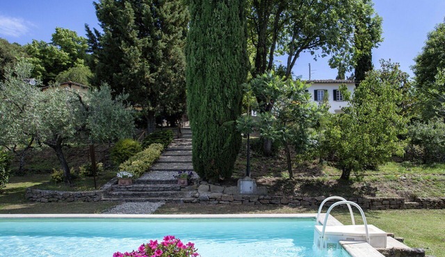 Stunning private villa for 14 guests with A/C, WIFI, private pool, TV and pets allowed