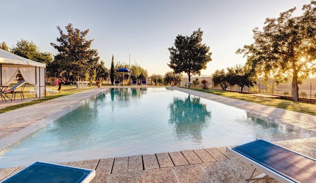 Stunning private villa with WIFI, private pool, A/C, TV and panoramic view, close to Cortona