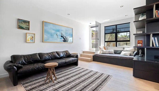 Stylish 1-Bedroom Apartment in Amazing Los Angeles with Balcony