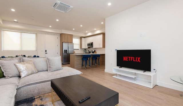Stylish Apartments in Glendale with Free Parking