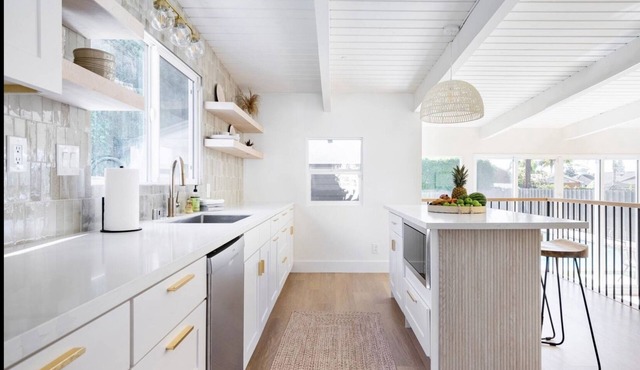 Stylish & Modern LA Family Retreat with Heated Pool Near LAX ✿ Dog Friendly!