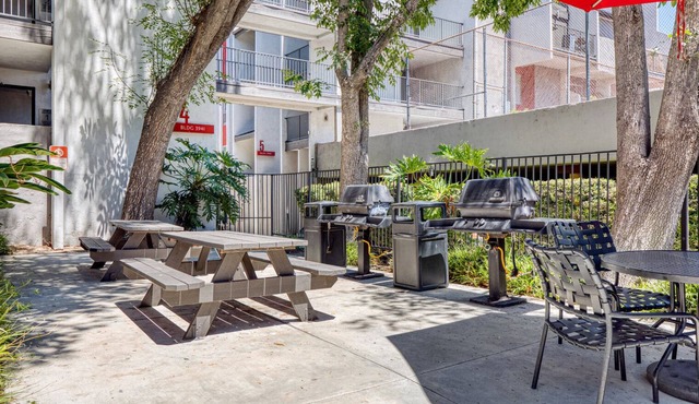 Sunny Glendale 1BR w/Gym, Pool, Lounge, walkable location, by Blueground