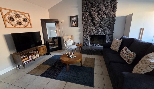 Sunny SoCal Guesthouse w/Private Entry + Parking + Washer/Dryer