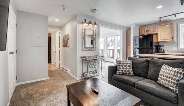 Super cute studio right across the street from the Snowflake Chair Lift!