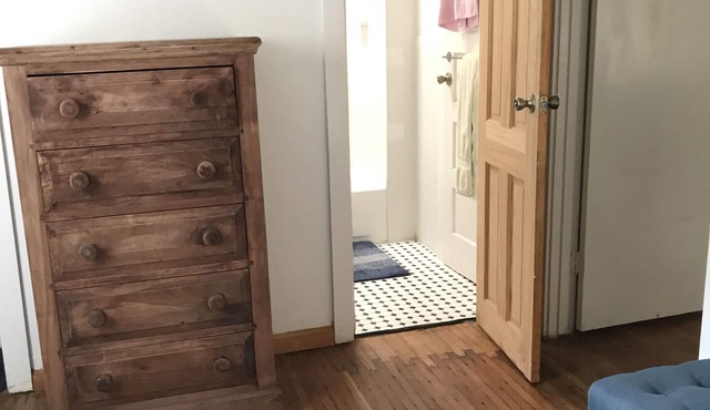 Sweet secluded Silverlake cottage near Everything