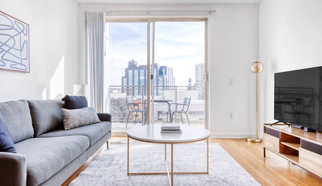 Tasteful Downtown 1BR w/ Pool, W/D & Gym, near Museums, by Blueground