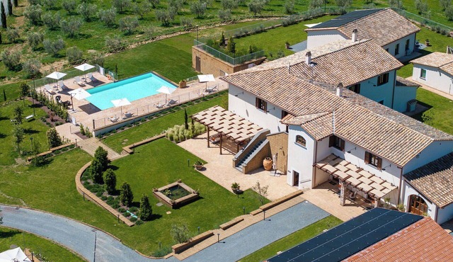 Tenuta Poggio Guiano- Property with pool and views of Lake Bolsena