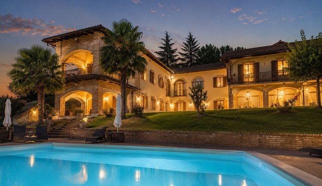 The Country House, totally exclusive for groups and family units.