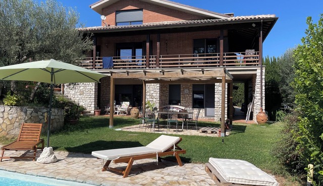 The tranquility of the Umbrian countryside a stone's throw from the center of Perugia