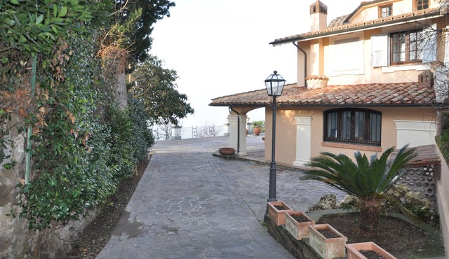 The Villa of Augustus with a prestigious view of Lake Bracciano, 30 km from Rome