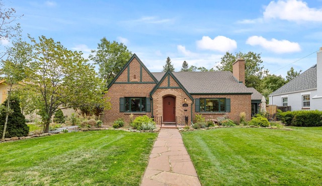 This house is a 4 bedroom(s), 2 bathrooms, located in Denver, CO.