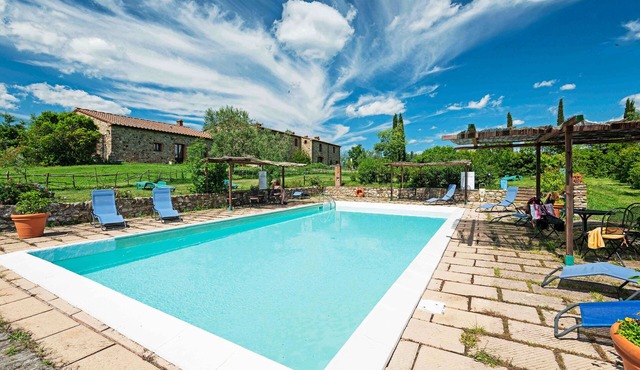Three-room apartment with two bathrooms and on two levels, equipped patio