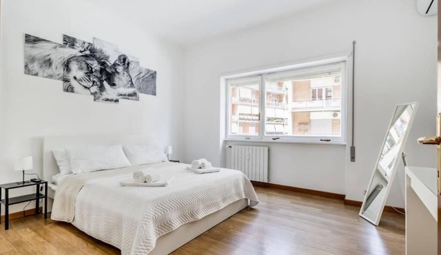 TIBURTINA WHITE HOUSE