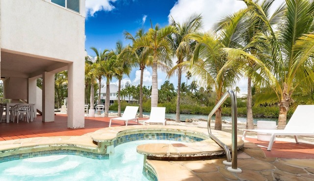Tiki Palms - Amazing 4 Bedroom Sugarloaf Key Canal Home, Private Pool and Dockage!