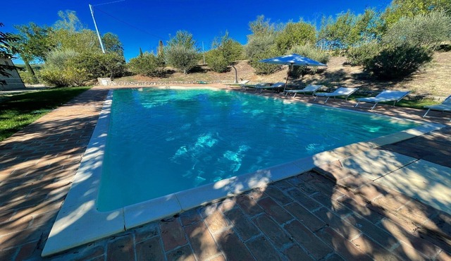 TODI BY THE POOL/SLEEPS 10/EXCLUSIVE POOL/WALK TO TODI 4 KMS/RESTAURANT 0.5 KMS