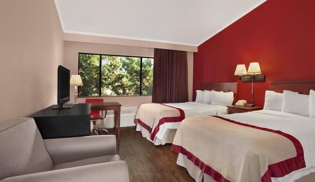 Torrance Getaway! 3 Spacious Units, Nearby Attractions Pool, Parking