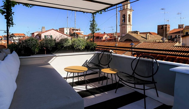 ‘Torri e Tramonti’ Apartment with Private Terrace and Air Conditioning