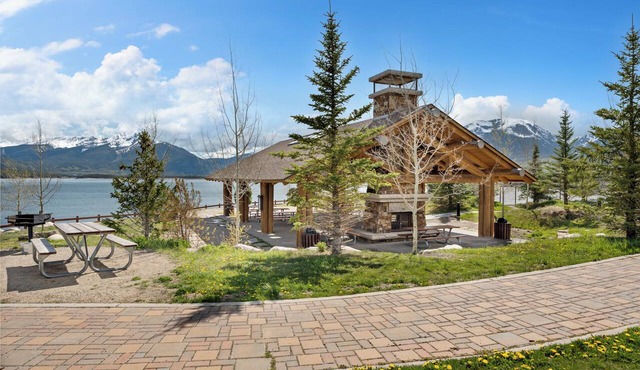 Treehouse #107, Building G by Summit County Mountain Retreats