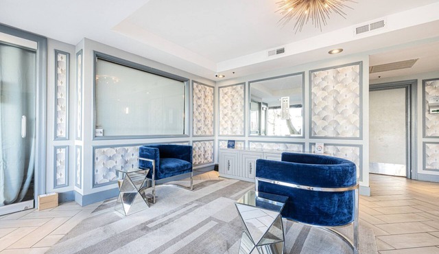 Trendy Hancock Park 2BR w/ Pool, Gym, walk to shops, by Blueground