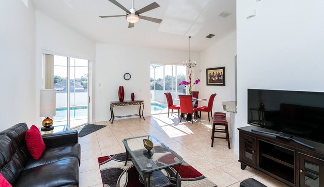 Tuscan Hills 3 bed, 2 bath courtyard villa with pool.