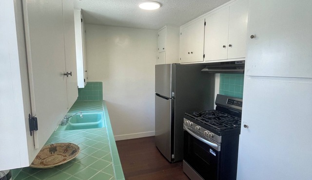 Two bedroom apartment within the heart of a walker’s paradise. Near the beach.