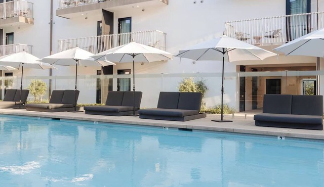 Two Family Ready Rooms, Resort-Like Outdoor Pool | Minutes Away from LAX