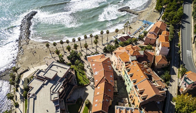Two-room apartment 20 m from the sea with air conditioning