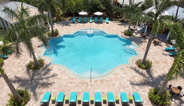 Two Rooms w/2 Queen beds at Blue Flamingo Resort Key West l 2 Pools & Shuttle