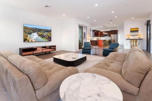 Ultimate Luxurious Penthouse with Private Balcony