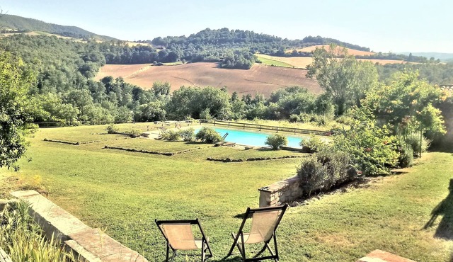Umbrian Farmhouse Retreat with Private Pool and Garden