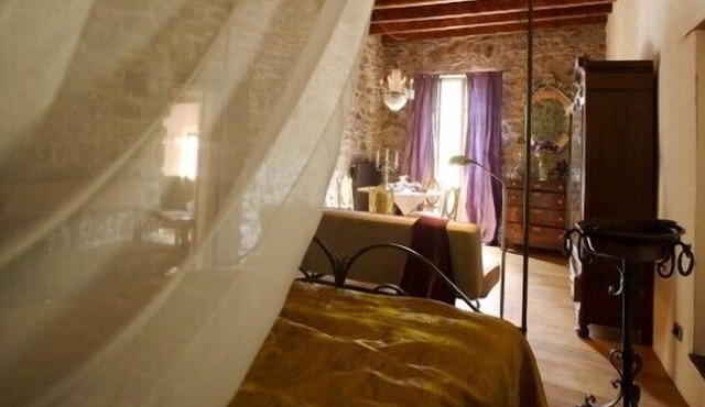 Unique old village house (8-12 persons) with 4 independent rooms