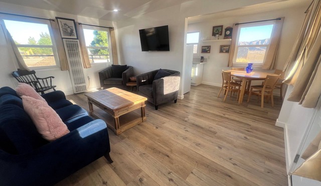 Updated 1BR Kitchen, Fast WiFi + Highway Access Near Buckhorn Carrizo Plain