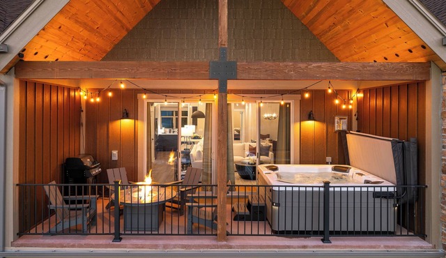 Upscale, spacious Granby home w/stunning mountain views, hot tub from deck!