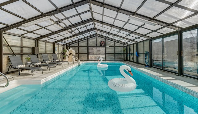 Urban Float - Private Heated Pool & HotTub & Firepit
