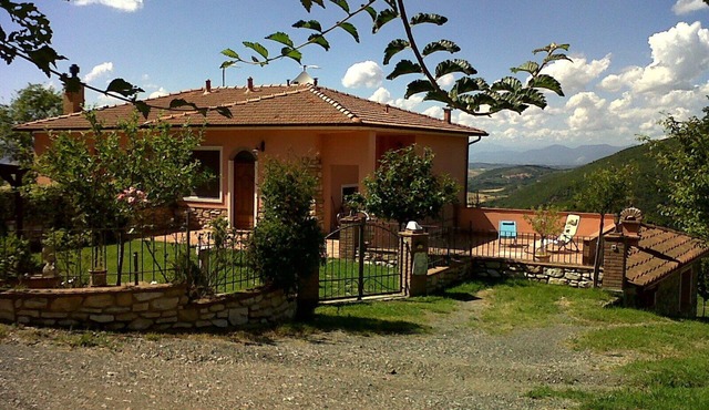 Vacation home Papacqua, in the middle of the Tuscan countryside, near the sea.