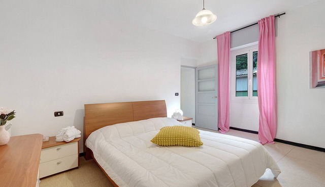 Varazze Mare Apartment with Two Bathrooms and Courtyard