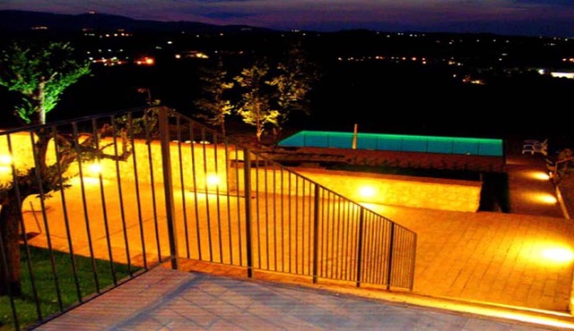 Very pretty Spoleto-poolside-sleeps-20/pool, Jacuzzi, Gardens - views