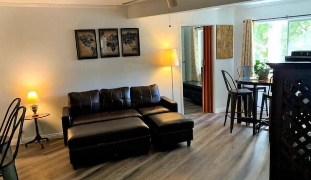 Very Spacious 2BR/1.5BA Guest House, 5 min from LA