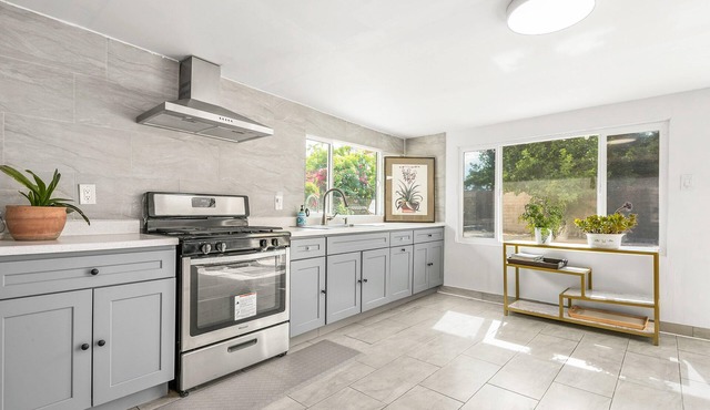 Vibrant 4bd Urban Home Near Downtown