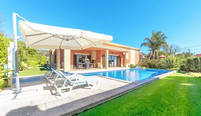 Villa Paraiso - Four Bedroom Villa, Sleeps 8